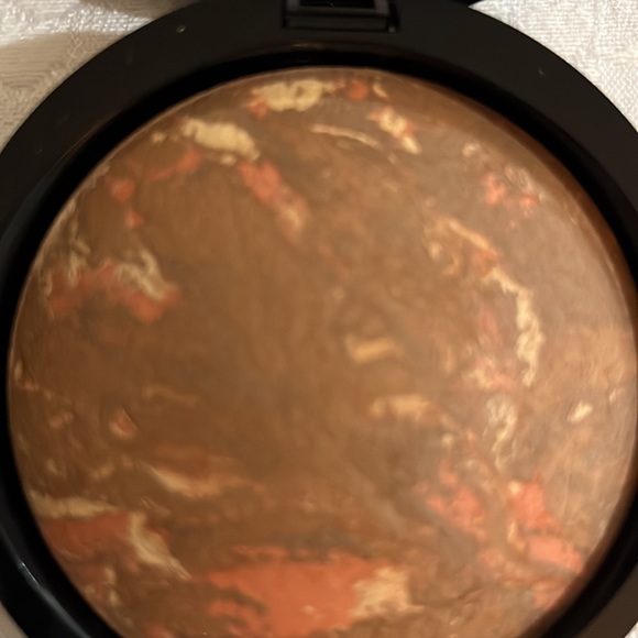 LAURA GELLER FOUNDATION - Picture 5 of 11